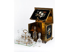 Хампель Seltener Likörkasten in Bronze mit Pietra Dura-Einlagen