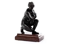 Hampel Bronzefigur der knienden Venus