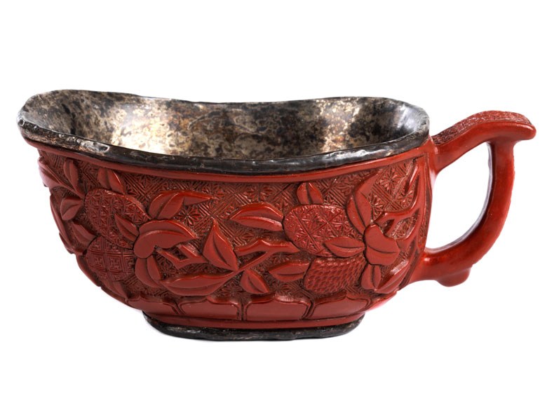 Kleine chinesische Lackkanne Auction