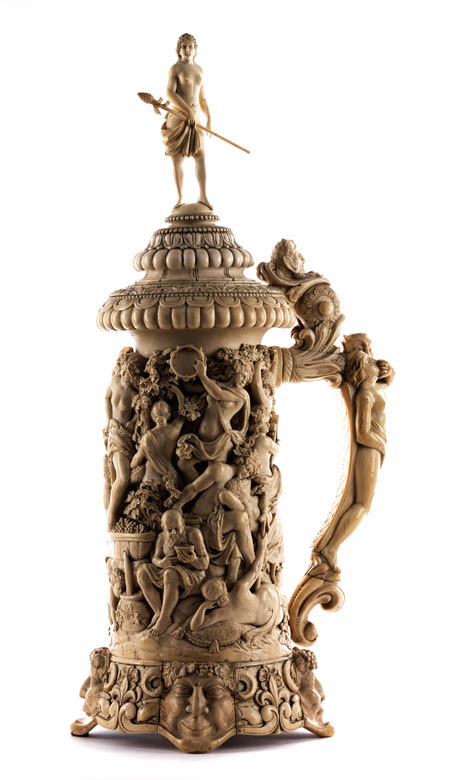 Großer Elfenbeinhumpen mit Bacchanal Hampel Kunstauktionen