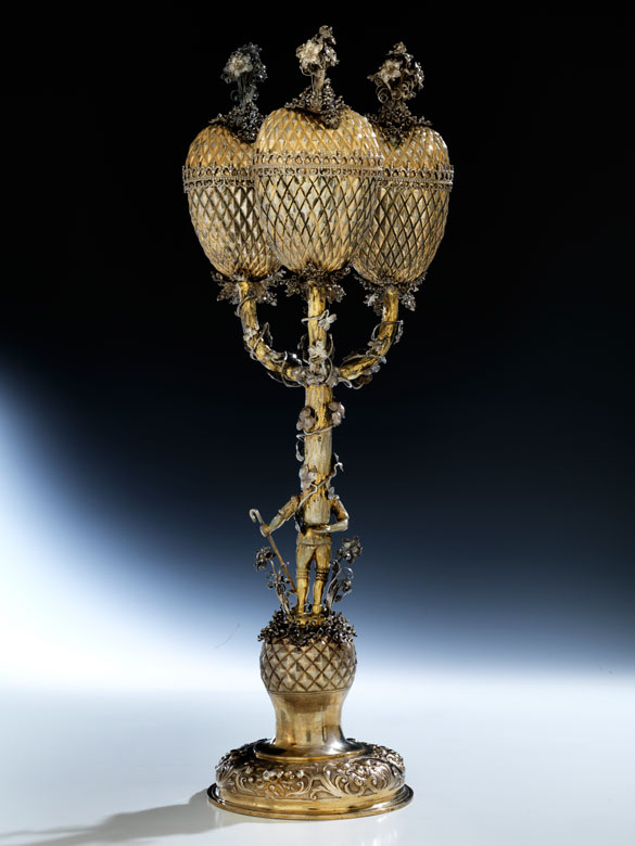 dreifacher-herzpokal-mit-diamantdekor-hampel-kunstauktionen