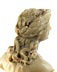 Detailabbildung: Gesockelte Alabasterfigur eines jugendlichen Apollo