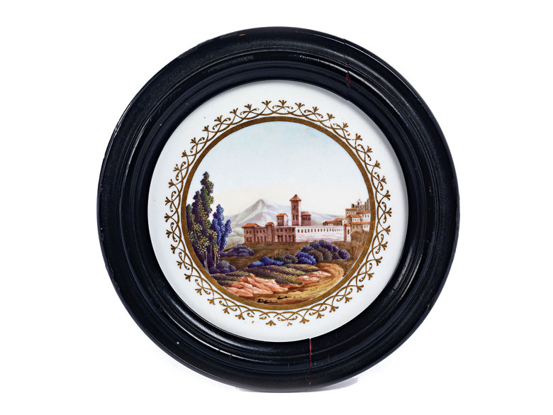 Kleines Porzellan-Miniaturrundbild mit Ansicht der Klosternalage von Assisi