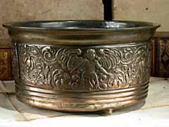 Detailabbildung: Spanische Suppenschüssel in Bronze