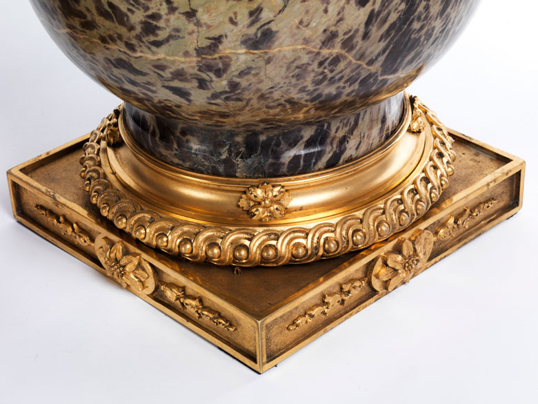 Paar große und schwere Kaminvasen - Hampel Kunstauktionen