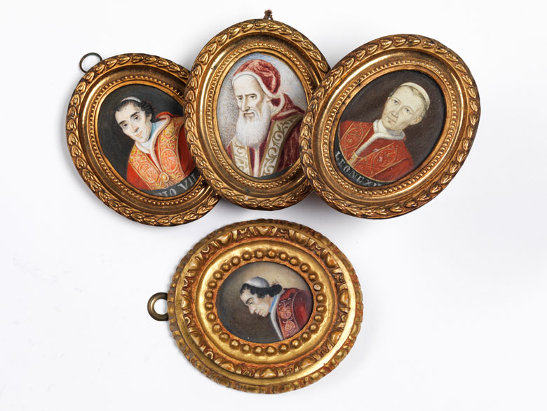 Satz von vier Portraitminiaturen mit Darstellung von Päpsten