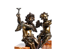 Detailabbildung: Paar Engelsputten in Bronze mit religiösen Attributen