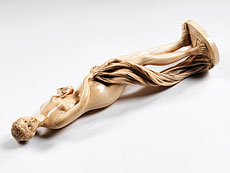 Detailabbildung: Große Elfenbeinstandfigur einer badenden Venus