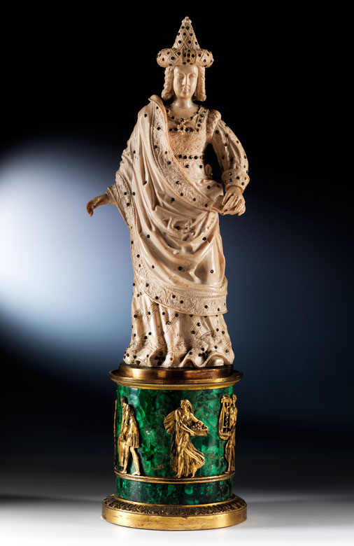 Große russische Elfenbeinschnitzfigur auf einem Sockel in feuervergoldeter Bronze, belegt mit russischem Malachit