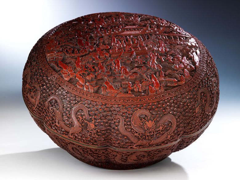 Große Rotlackdose mit Palastszene - Hampel Kunstauktionen