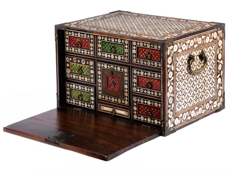  Kabinettkasten aus der portugiesischen Kolonialzeit des 17. Jahrhunderts